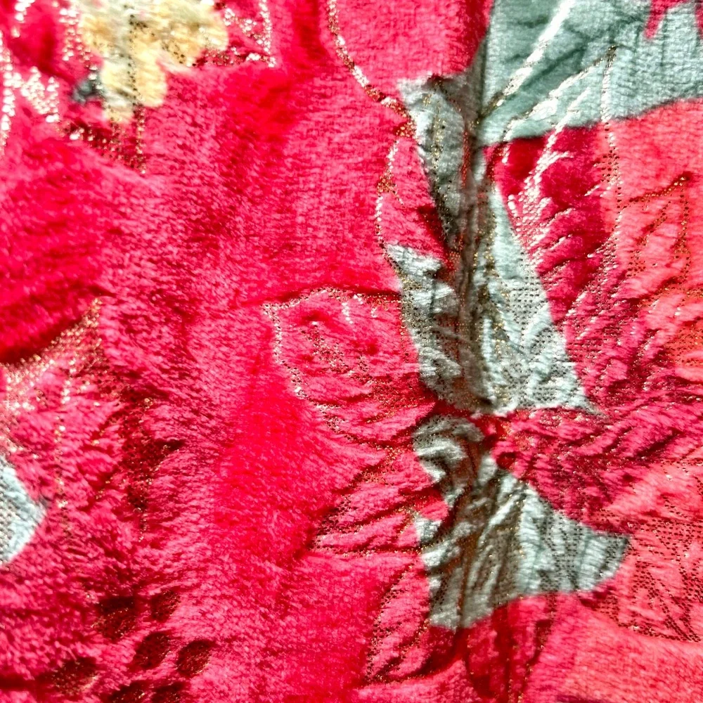 Christmas Red Poinsettia Flowers Plush Throw Blanket Gold Foil Green Leaves